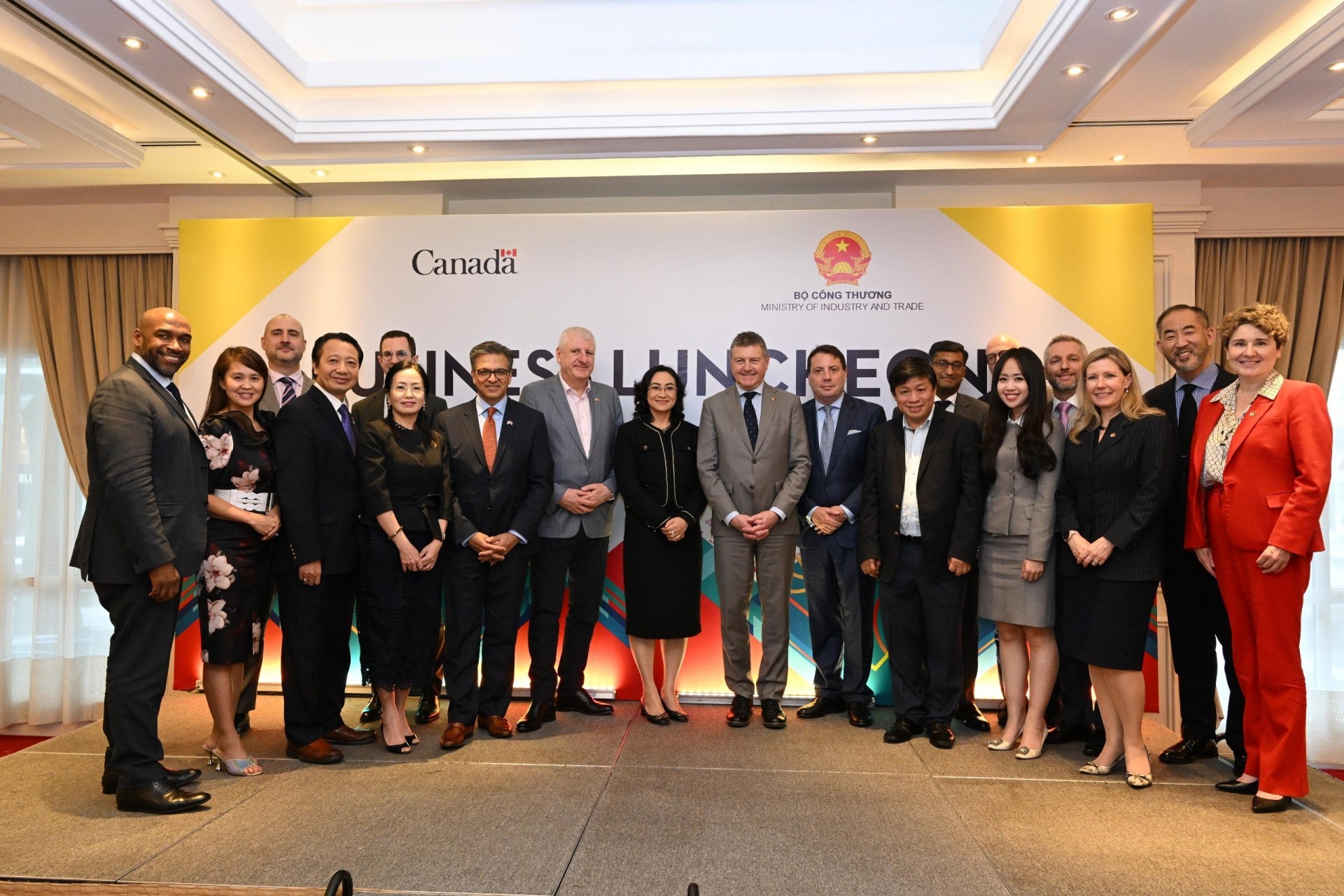 Officials attending the Vietnam-Canada Business Dialogue - Photos: Can Dung Officials attending the Vietnam-Canada Business Dialogue - Photos: Can Dung