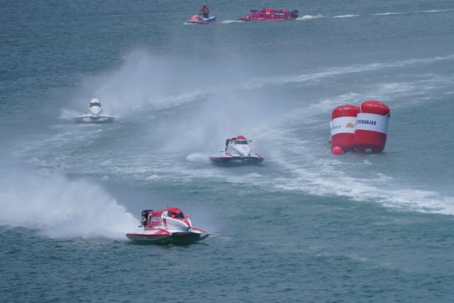 NEED FOR SPEED: An exciting race at the F1H2O Championship. VNS Photo Thiên Kim NEED FOR SPEED: An exciting race at the F1H2O Championship. VNS Photo Thiên Kim