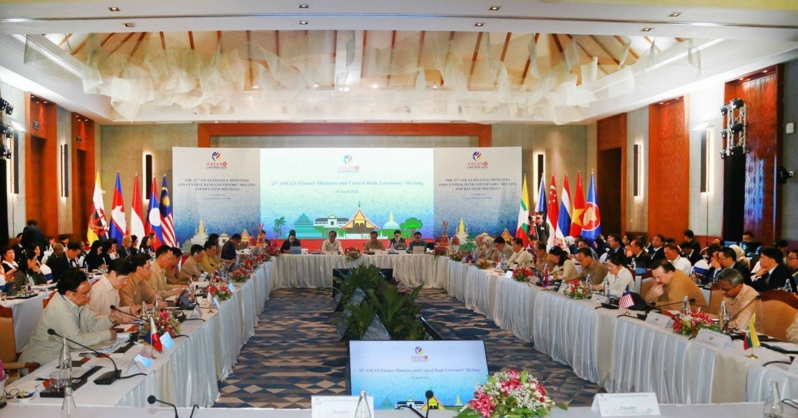 Minister of Finance Ho Duc Phoc and Deputy Head of the General Department of Vietnam Customs Nguyen Van Tho attend the April 2024 ASEAN Finance Ministers’ and Central Bank Governors’ Meeting (AFMGM) in Laos 