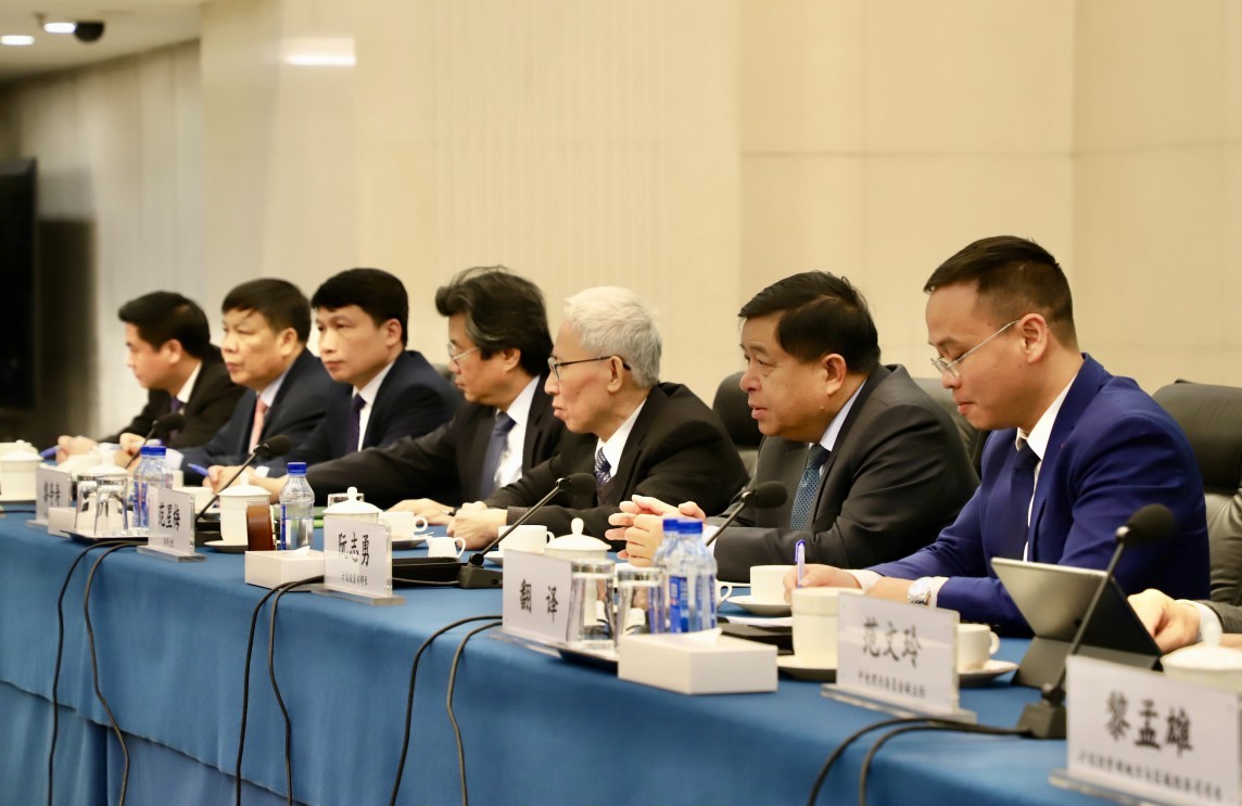 The March 28-30 visit to several provinces and cities of China by the Vietnamese Ministry of Planning and Investment (MPI) delegation, led by Minister Nguyen Chi Dung (second right) - photo: MPI