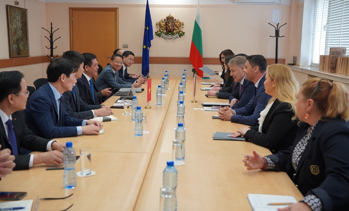 The May-13 talk between Vietnamese Minister of Industry and Trade Nguyen Hong Dien and Bulgarian Minister of Economy and Industry Petko Nikolov The May-13 talk between Vietnamese Minister of Industry and Trade Nguyen Hong Dien and Bulgarian Minister of Economy and Industry Petko Nikolov