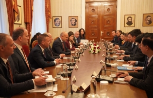 Bulgaria prioritizes high-tech cooperation with Vietnam