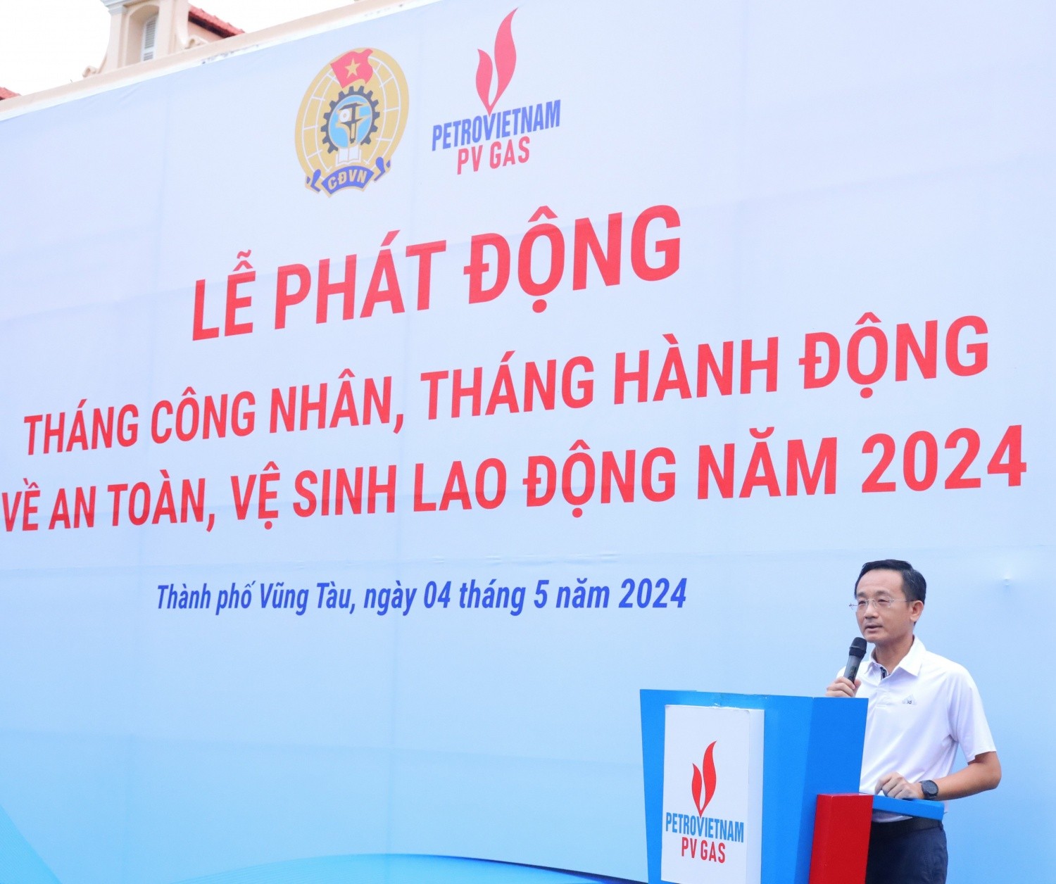 PV GAS Deputy General Director Tran Nhat Huy speaks at the ceremony