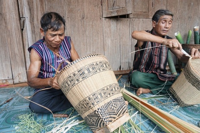 The craft of basket weaving and brocade weaving of the S’tiêng people has been recognised as a National Intangible Cultural Heritage. - VNA Photo