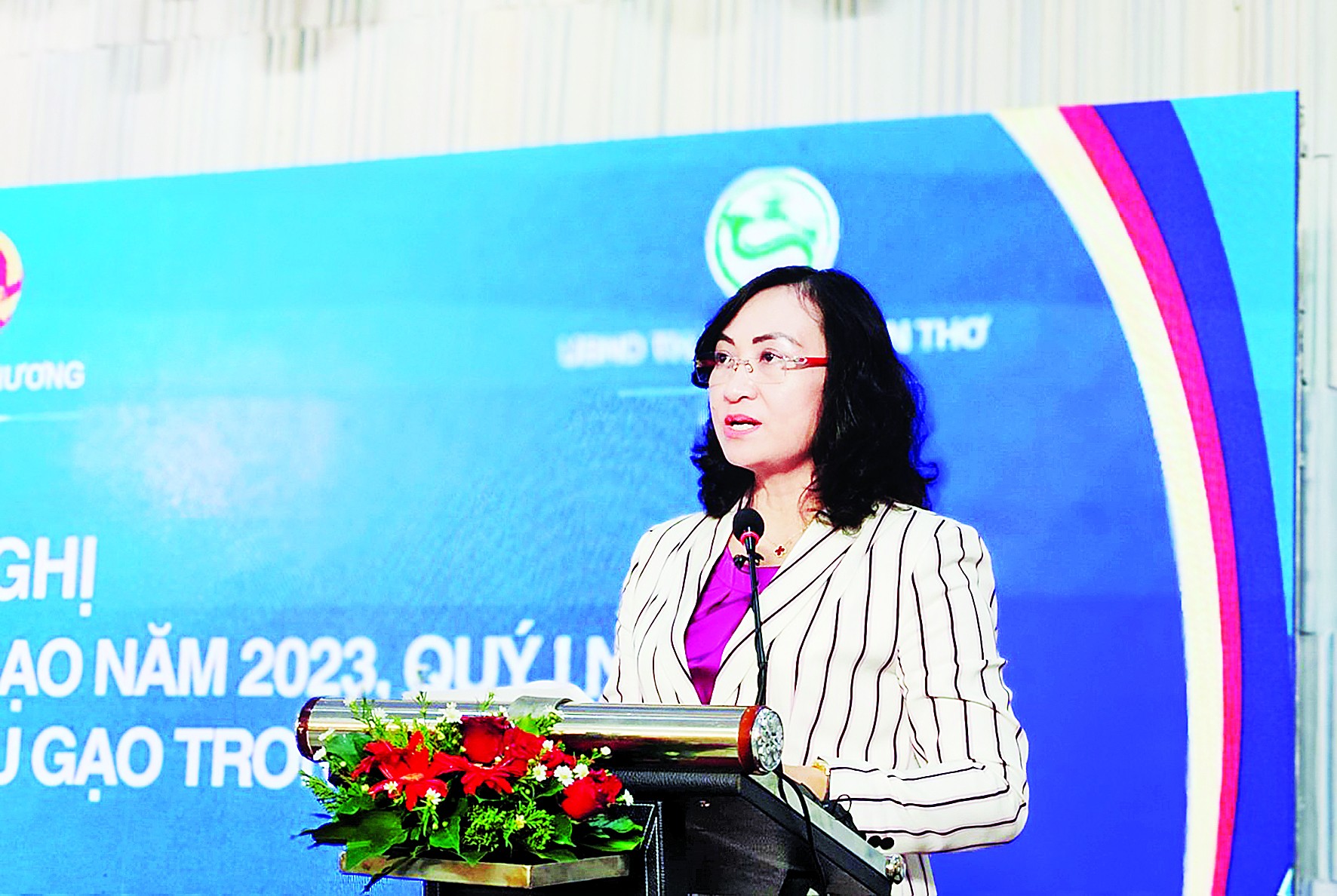 Deputy Minister of Industry and Trade Phan Thi Thang gives a speech at the conference to review Vietnam’s rice exports in 2023 and the first quarter of 2024 
