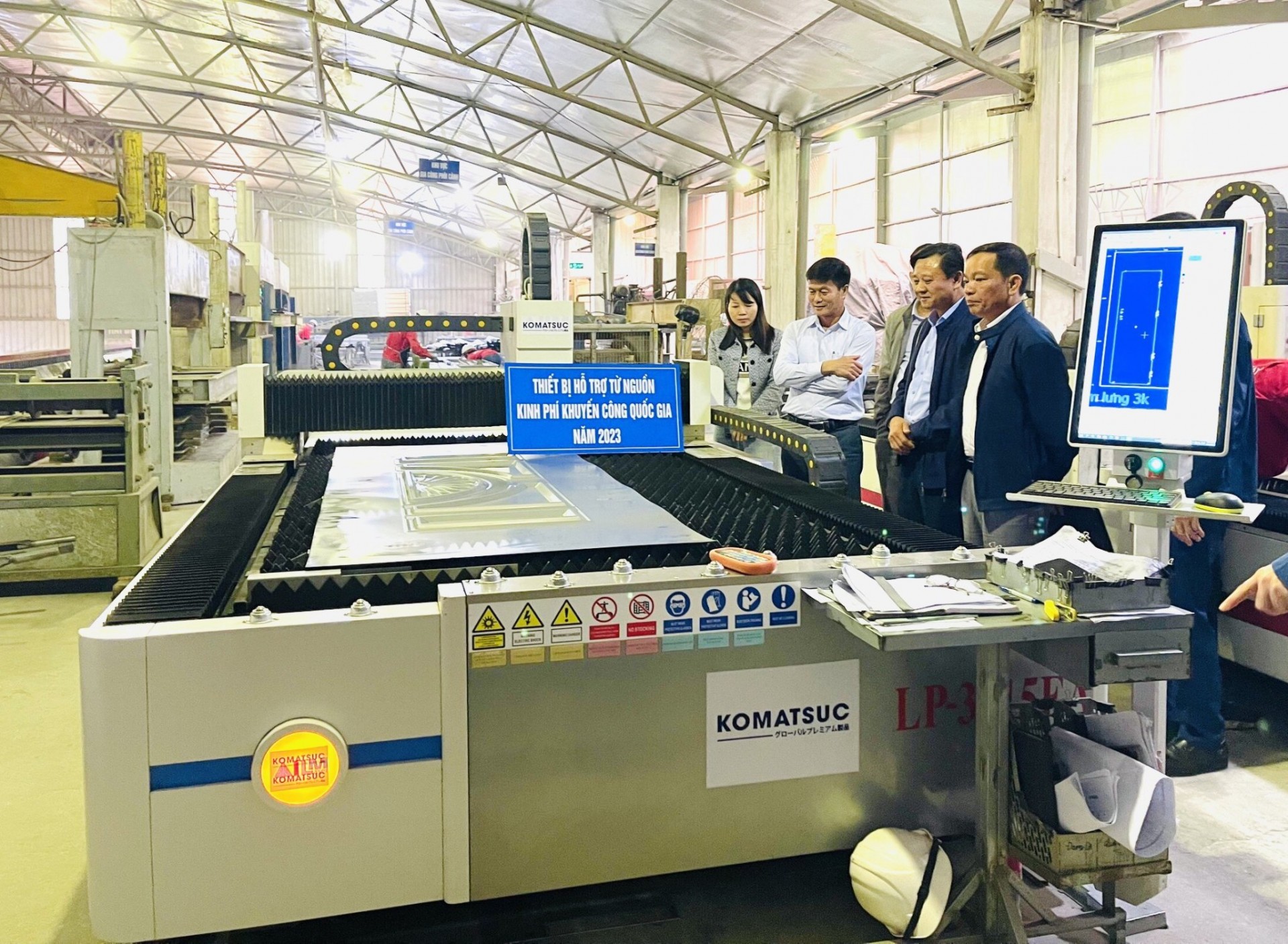 Inspecting a national industry promotion project at Thong Nhat Service and Trade Joint Stock Company in Voi Township of Bac Giang Province’s Lang Giang District