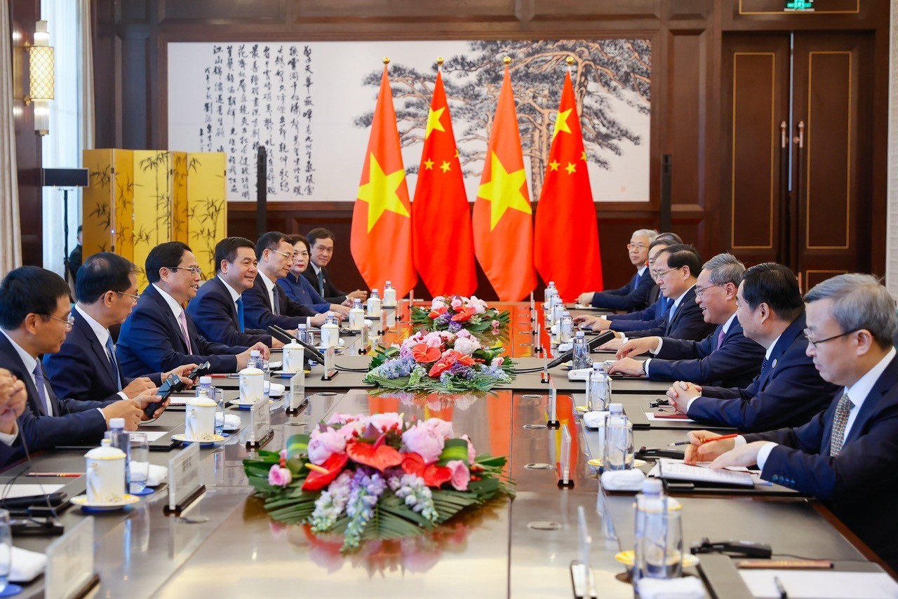 The June-24, Dalian-based talk between Vietnamese Prime Minister Pham Minh Chinh and Chinese Premier Li Keqiang - photo: Nhat Bac