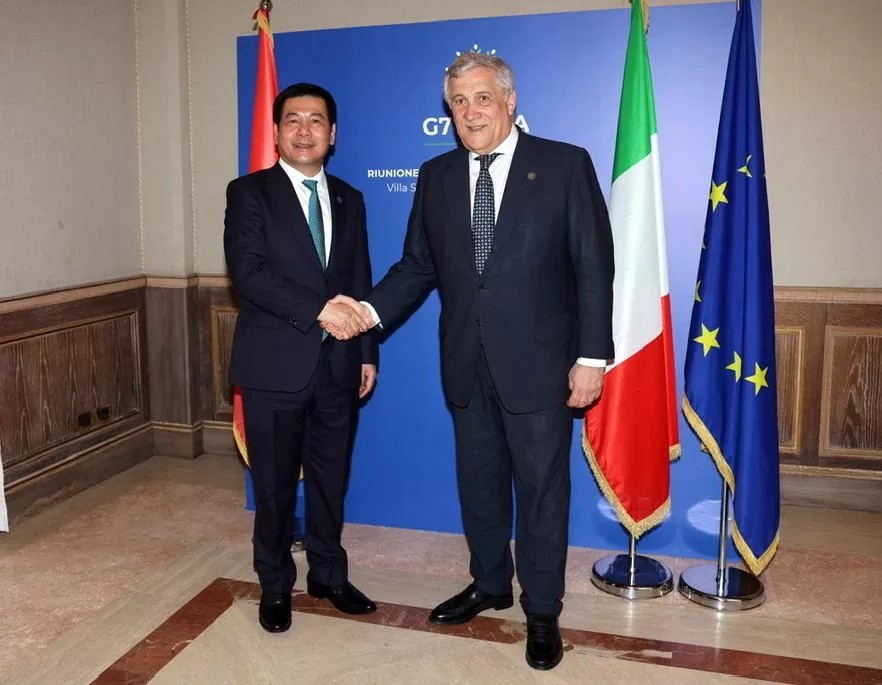 Minister Nguyen Hong Dien and Italian Deputy Prime Minister and Minister of Foreign Affairs and International Cooperation Antonio Tajani Minister Nguyen Hong Dien and Italian Deputy Prime Minister and Minister of Foreign Affairs and International Cooperation Antonio Tajani