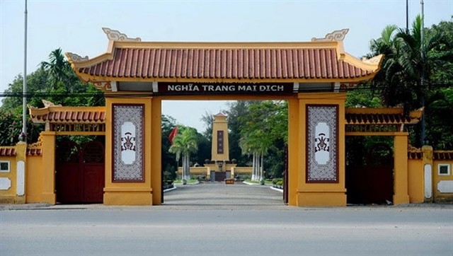 Mai Dịch Cemetary houses the graves of many martyrs, high-ranking officials and celebrated artists. Photo vietnamplus.vn