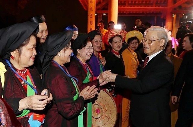 General Secretary Nguyễn Phú Trọng meets Hà Nội’s artists on the occasion of Lunar New Year Festival on February 15, 2018. The Party leader wholeheartedly dedicated to the development of Việt Nam's progressive culture. VNA/VNS Photo