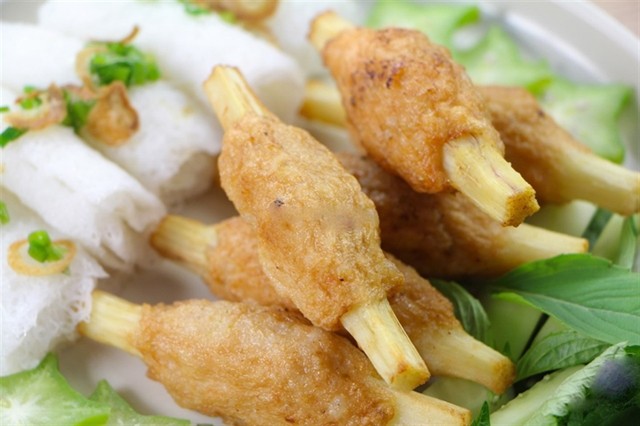 Chạo tôm had been once a specialty to offer to kings. Photo buffetposeidon.com