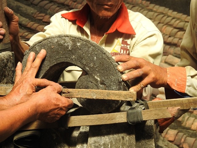 Workers restore an item on the Japanese Bridge restoration project in Hội An. The bridge had undergone seven restoration times, but it was found seriously damaged in 2012. Photo courtesy of Hội An's Centre for Cultural Heritage Management