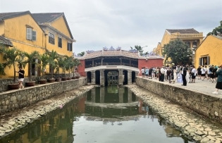 Iconic Japanese bridge unveiled after restoration