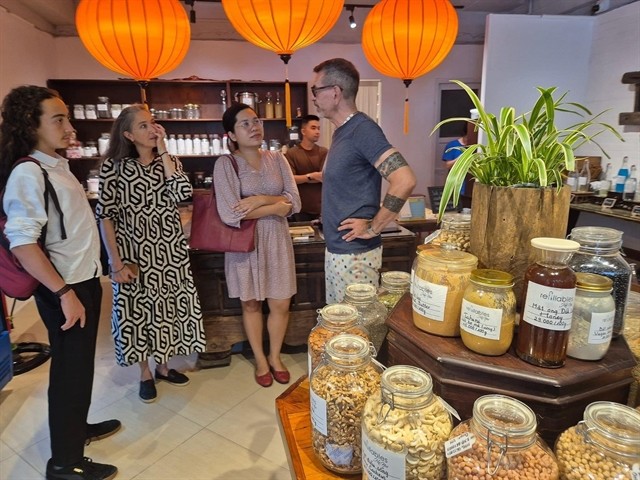 Michael (right) talks to representatives from the Institute of Policy on Natura Resources and Environment and SEA Circular by UNEP about upcoming studies on system changes for Refill-Reuse in Việt Nam. Photos courtesy of Michael Hytinen