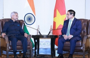 PM meets Indian external affairs minister, expressing hope for new growth phase in bilateral relations