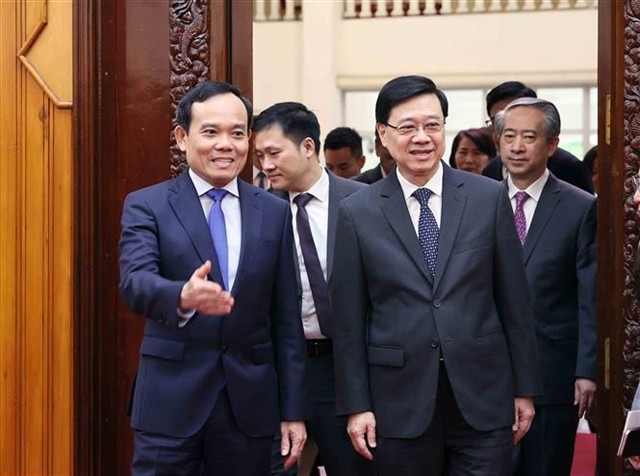 Deputy Prime Minister Trần Lưu Quang hosts a reception for Chief Executive of the Hong Kong Special Administrative Region, John Lee Ka-chiu, on Thursday. — VNA/VNS Photo