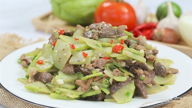 Chayote squash and garlic stir-fry. — Photo dienmayxanh.com