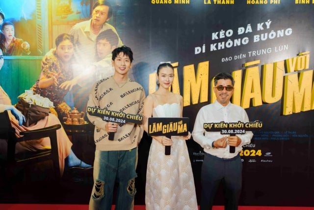 From left: Actor Tuấn Trần (as Lanh), Diệp Bảo Ngọc (as the Ghost), and movie director Nguyễn Nhật Trung seen at the launch of the movie Làm Giàu Với Ma (Betting with Ghost) on August 7. Photos courtesy of Bluebells Studios From left: Actor Tuấn Trần (as Lanh), Diệp Bảo Ngọc (as the Ghost), and movie director Nguyễn Nhật Trung seen at the launch of the movie Làm Giàu Với Ma (Betting with Ghost) on August 7. Photos courtesy of Bluebells Studios