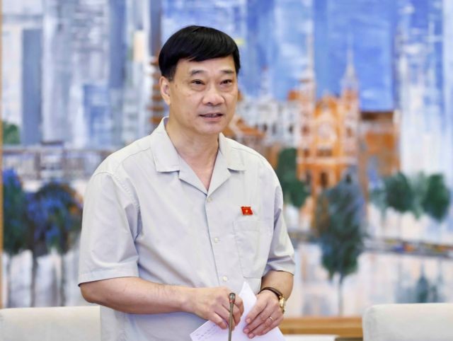 Chairman of the National Assembly’s Economic Committee Vũ Hồng Thanh delivers his speech at the 36th session of the National Assembly Standing Committee on Monday in Hà Nội.—VNA/VNS Photo Doãn Tấn