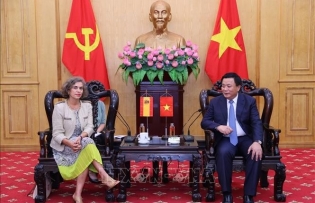 Vietnam, Spain seek to enhance cooperation in cadre training