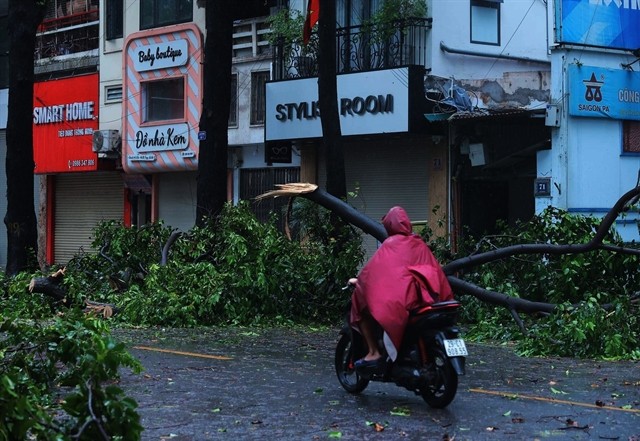 Some people are still travelling in the roads, despite warnings. VNA/VNS Photo Hoàng Hiếu