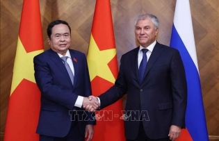 Vietnam - Russia parliamentary ties flourishing unceasingly: top legislators