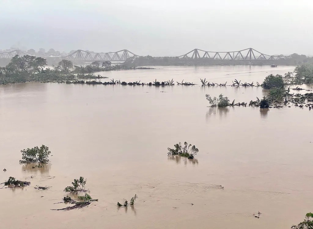 Water swells on Red River, Hà Nội. — VNA/VNS Photo Minh Quyết