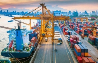 Viet Nam’s exports maintain growth momentum, new record set in August