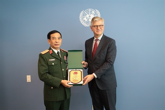Vietnamese Minister of National Defence Gen. Phan Văn Giang (left) had talks with Under-Secretary-General for Peace Operations Jean-Pierre Lacroix in New York. — VNA/VNS Photo