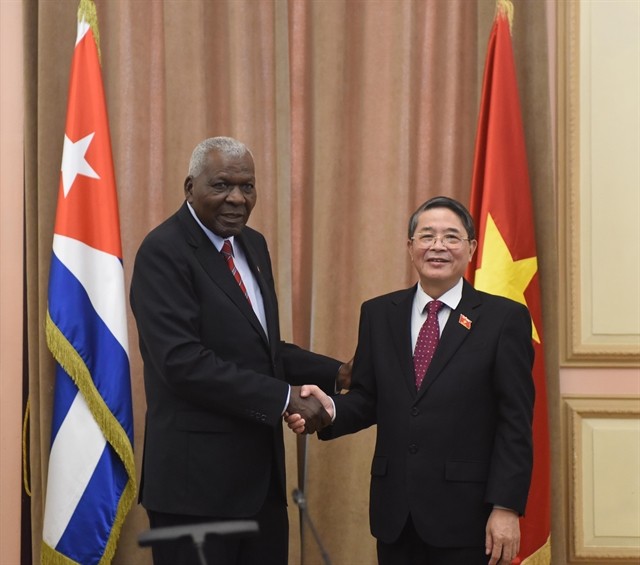 Vietnamese National Assembly's Vice Chairman Nguyễn Đức Hải (right) meets President of the National Assembly of People's Power of Cuba Esteban Lazo Hernández on Friday. — VNA/VNS Photo Vietnamese National Assembly's Vice Chairman Nguyễn Đức Hải (right) meets President of the National Assembly of People's Power of Cuba Esteban Lazo Hernández on Friday. — VNA/VNS Photo