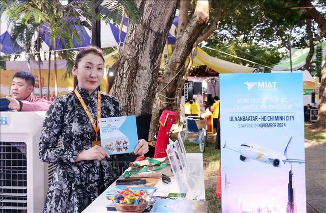 A Mongolian woman introduces her country and its people next to a banner announcing the plan for a direct flight from Ulaanbaatar to Ho Chi Minh City. (Photo: VNA)