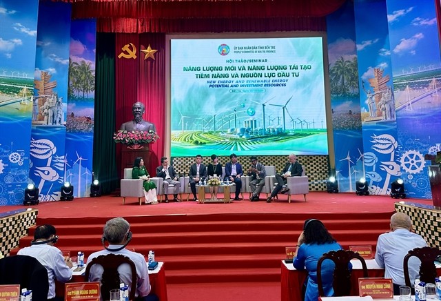 Experts at the seminar’s panel discussion on new energy and renewable energy potential and investment held in Bến Tre Province on October 2. — VNS Photo Nguyễn Diệp
