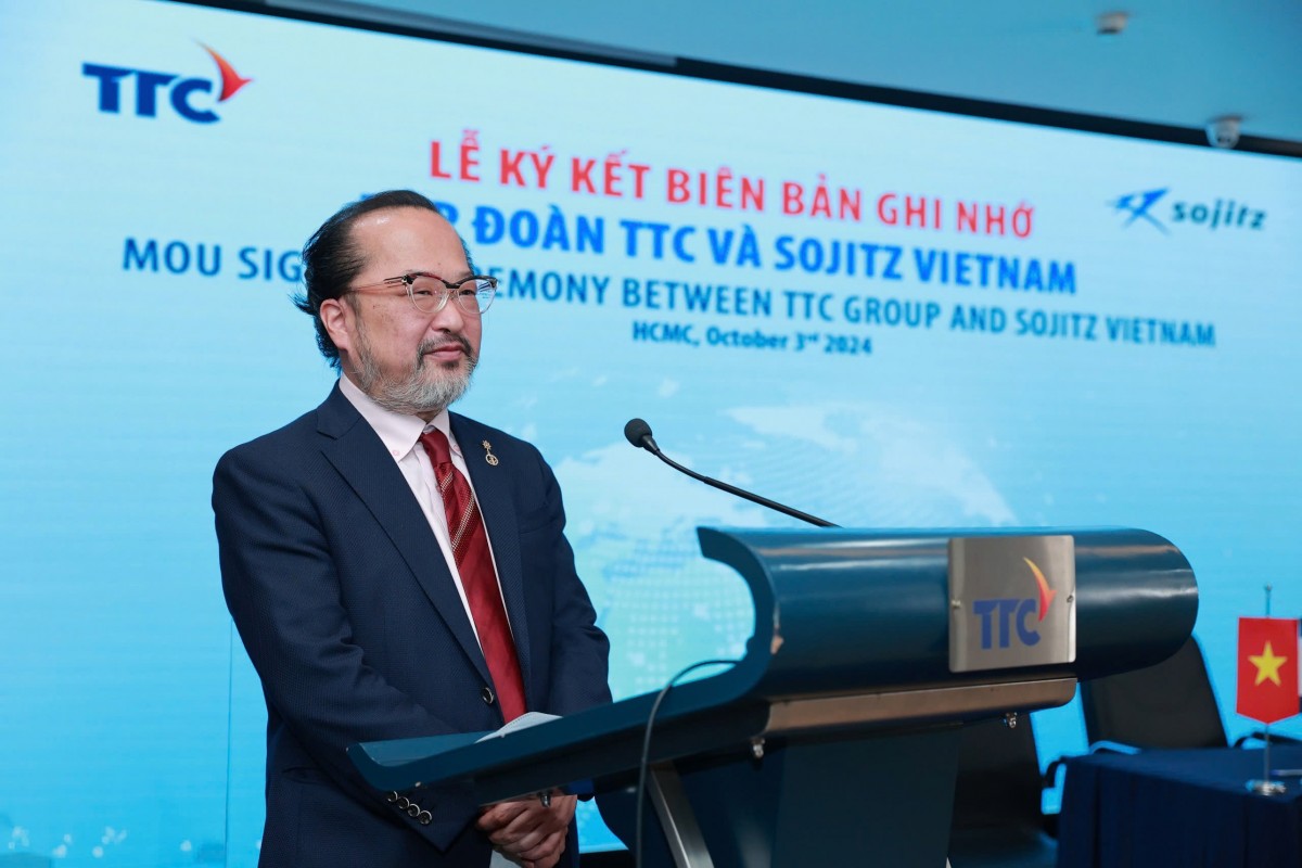 Yoshitomi Eiji, Executive Vice President & Chief Operating Officer for Asia & Oceania share his congratulations on the successful signing event