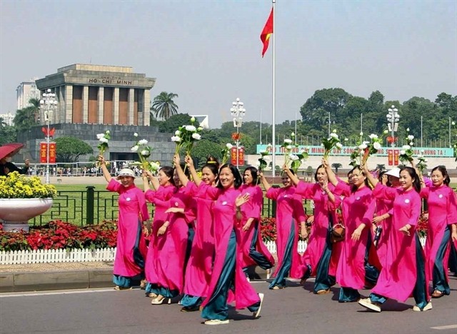 They parade to Ba Đình Square, passing through Hoàng Diệu, Hoàng Văn Thụ, and Độc Lập streets. They parade to Ba Đình Square, passing through Hoàng Diệu, Hoàng Văn Thụ, and Độc Lập streets.