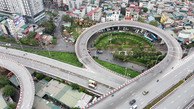 SUPER HIGHWAY: The road leading from Nguyễn Khoái dike to Vĩnh Tuy Bridge in Hà Nội. VNA/VNS Photos