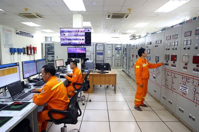 The centre operating EVN's 500kV line in Lâm Đồng Province. On October 11 the average electricity retail price has been increased by 4.8 per cent to VNĐ2,103.1159 (US$0.085) per kWh. — VNA/VNS Photo Huy Hùng