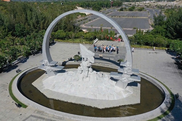 A monument of the Gạc Ma Memorial Site in Cam Lâm district of Khánh Hòa Province. The site is a place to commemorate 64 naval soldiers who bravely sacrificed their lives to defend the Gạc Ma (Johnson South), Cô Lin (Collins) and Len Đao (Landsdowne) reefs in Việt Nam’s Trường Sa (Spratly) on March 14, 1988. Photo courtesy of Lê Lâm A monument of the Gạc Ma Memorial Site in Cam Lâm district of Khánh Hòa Province. The site is a place to commemorate 64 naval soldiers who bravely sacrificed their lives to defend the Gạc Ma (Johnson South), Cô Lin (Collins) and Len Đao (Landsdowne) reefs in Việt Nam’s Trường Sa (Spratly) on March 14, 1988. Photo courtesy of Lê Lâm