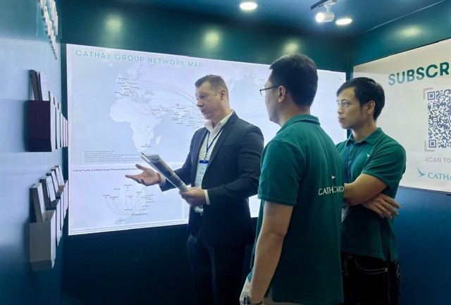 A delegate visits a booth at an exhibition showcasing innovative technologies and solutions in logistics as part of the Vietnam Logistics Summit 2024. — VNS Photo Bồ Xuân Hiệp