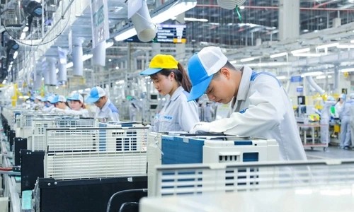 With Vietnam recently enjoying a new wave of investment, foreign direct investment (FDI) is the tag word defining Vietnamese success today whilst being an essential source of fresh capital upholding the country’s aspirations to expand and grow, according to Joon Suk Park, head of International Subsidiary Banking and Wholesale Banking at HSBC Vietnam.