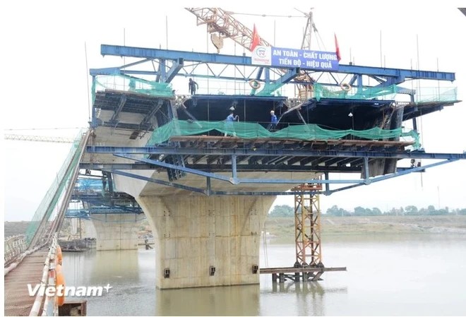 developing the railway industry is essential not only for the North-South project but also for others such as the urban rail systems in Ho Chi Minh City and Hanoi. (Photo: VietnamPlus)