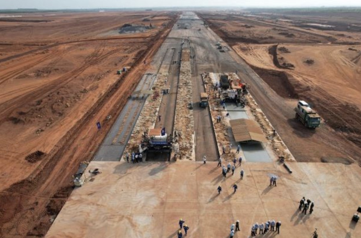 Runway under construction at the Long Thanh International Airport project - photo: VTV