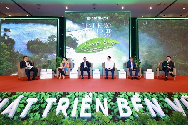 A panel discussion at the annual Sustainable Development Conference held by the Đầu tư (Vietnam Investment Review) Newspaper on November 12. Photo courtesy of the Đầu tư Newspaper