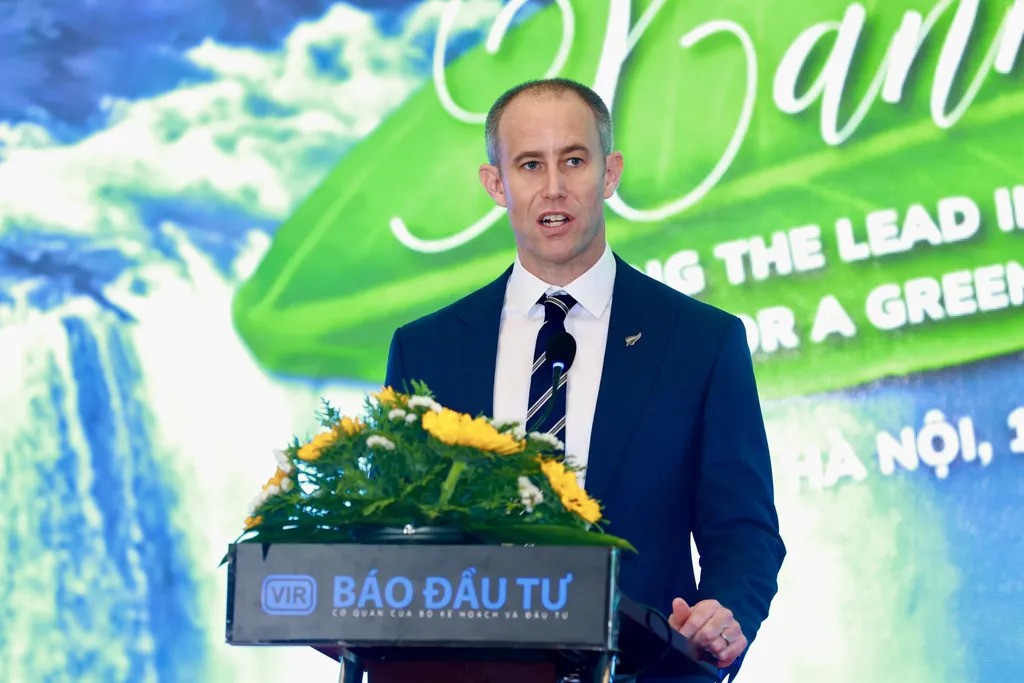 New Zealand's Consul-General and Trade Commissioner to Việt Nam Scott James speaks at the event. Photo courtesy of the Đầu tư Newspaper