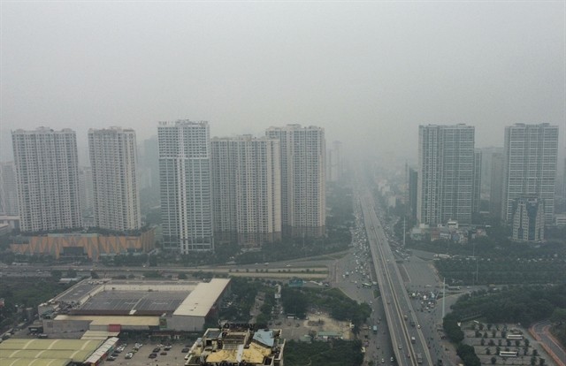Hà Nội's buildings shrouded in dense smog.