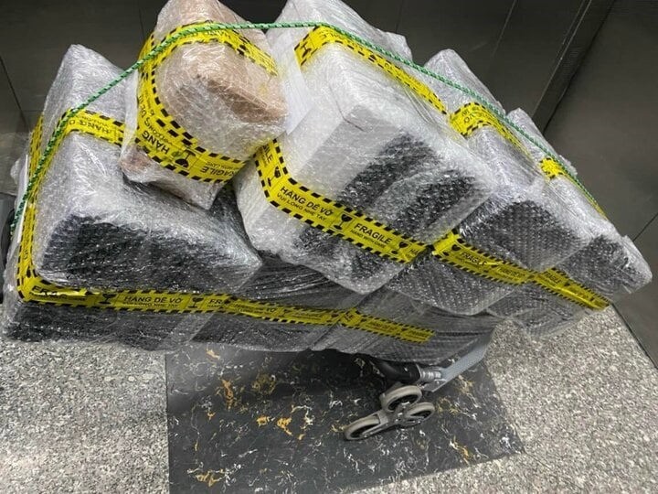 E-commerce has resulted in significant waste with adverse environmental impacts - photo: tapchitaichinh.vn