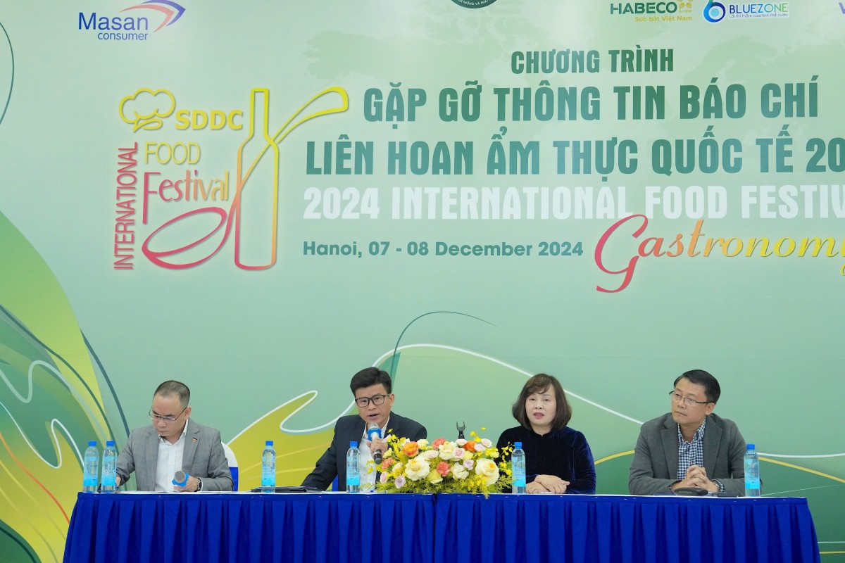 The organizers of the 2024 International Food Festival provide information about the event – Photo: Trong Tan  The organizers of the 2024 International Food Festival provide information about the event – Photo: Trong Tan