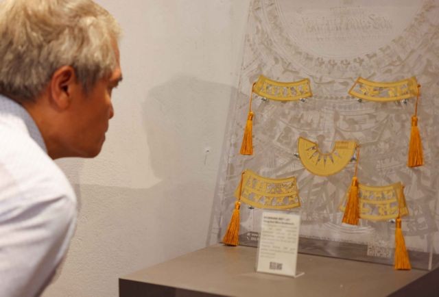 Handmade products from traditional craft villages are displayed at 46 Hàng Bài Street, Hoàn Kiếm District.