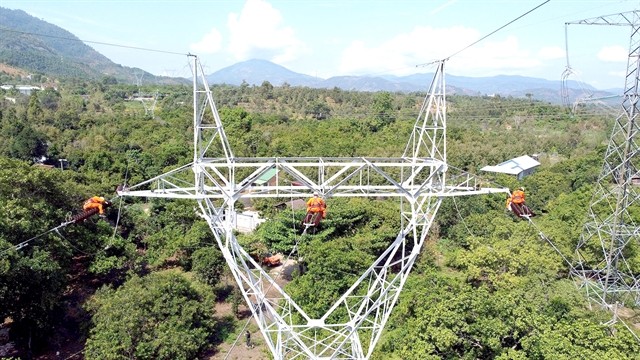 Workers of Việt Nam Electricity check the transmission system in Lâm Đồng Province. The UK – Việt Nam Free Trade Agreement is creating favourable environment for the investments of British companies in energy sector in Việt Nam. — VNA/VNS Photo Huy Hùng