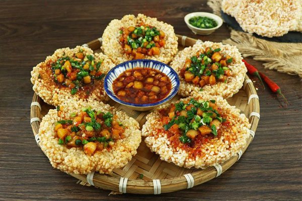 Cơm cháy (burnt rice). — Photo lamsonfood.com Cơm cháy (burnt rice). — Photo lamsonfood.com