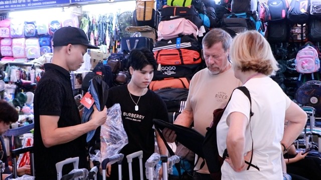 Foreigners buy things at the market. Foreigners buy things at the market.